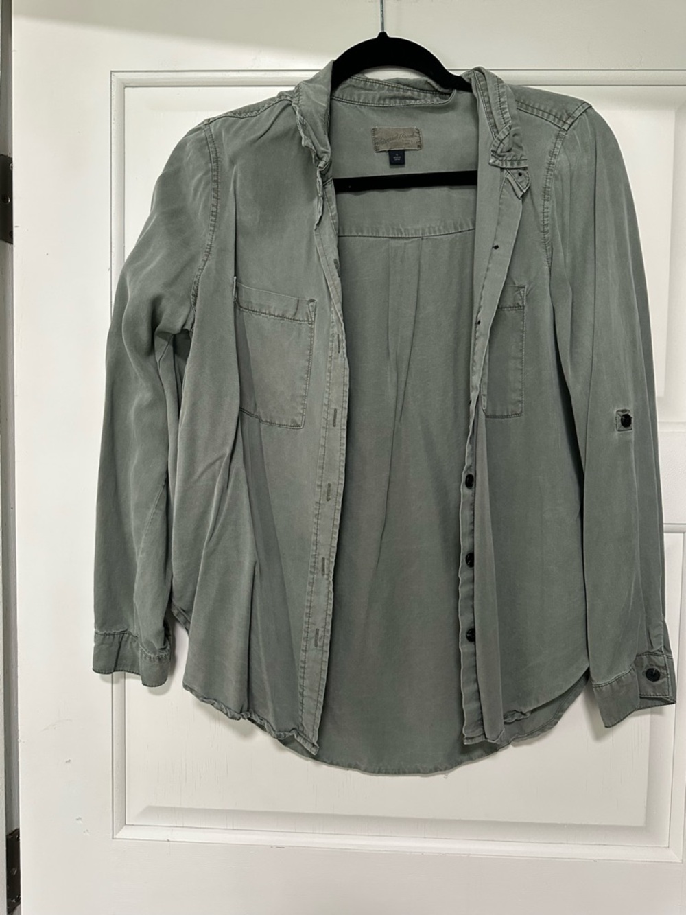 Universal Thread Women’s Olive Button-Front Casual Shirt